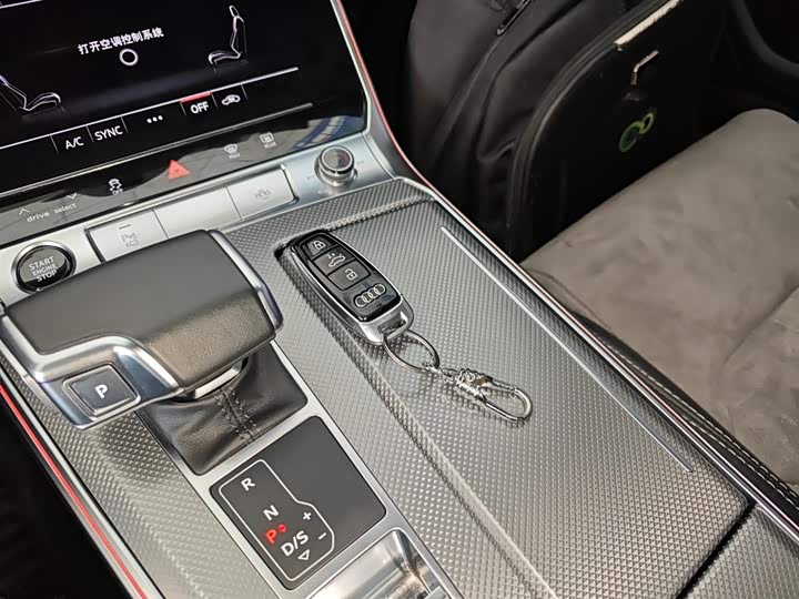 Фото 9 - Audi A6L