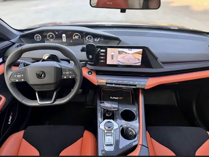 Фото 10 - Changan UNI-V