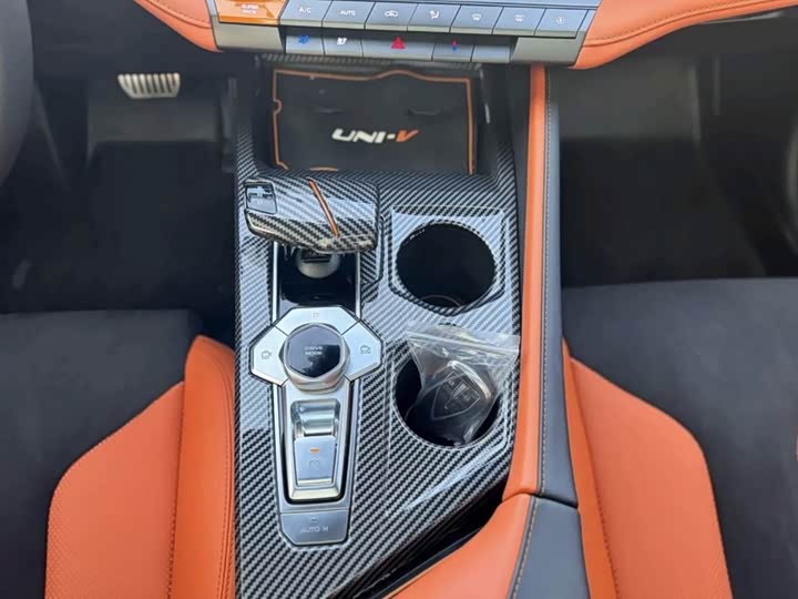 Фото 11 - Changan UNI-V