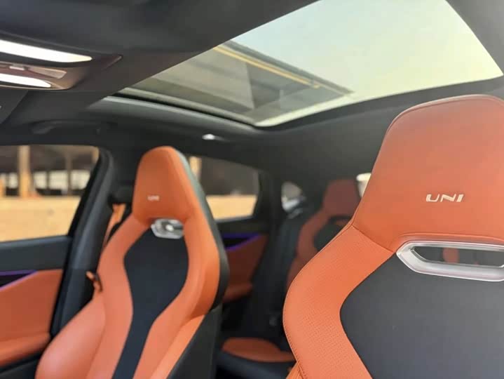 Фото 12 - Changan UNI-V