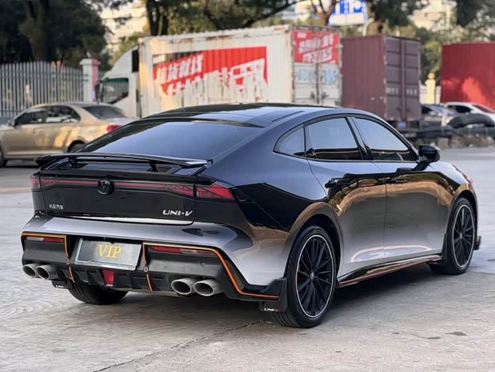 Фото 14 - Changan UNI-V