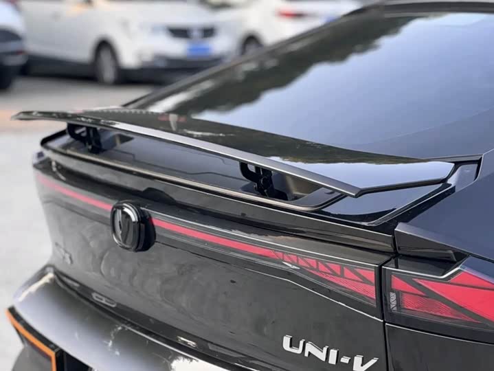 Фото 17 - Changan UNI-V