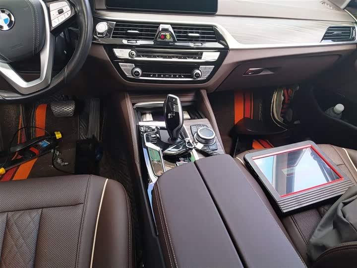 Фото 14 - BMW 5 Series