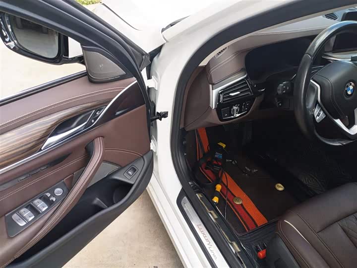 Фото 16 - BMW 5 Series