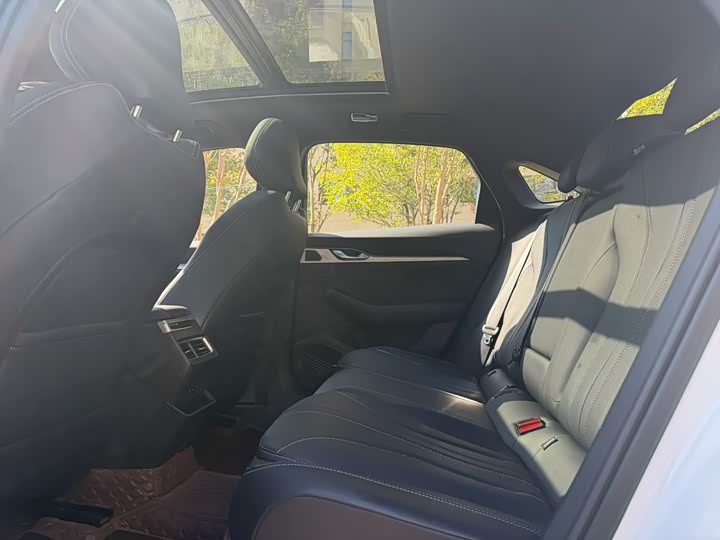 Фото 6 - Geely Preface