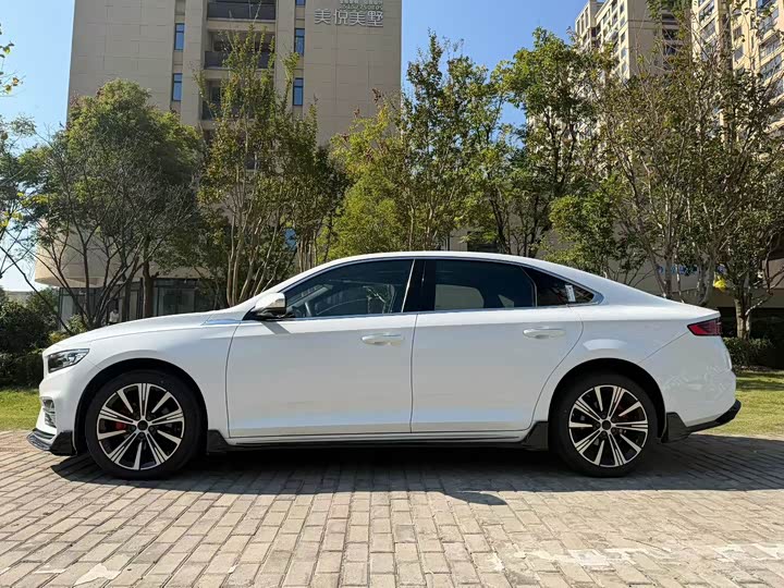 Фото 7 - Geely Preface