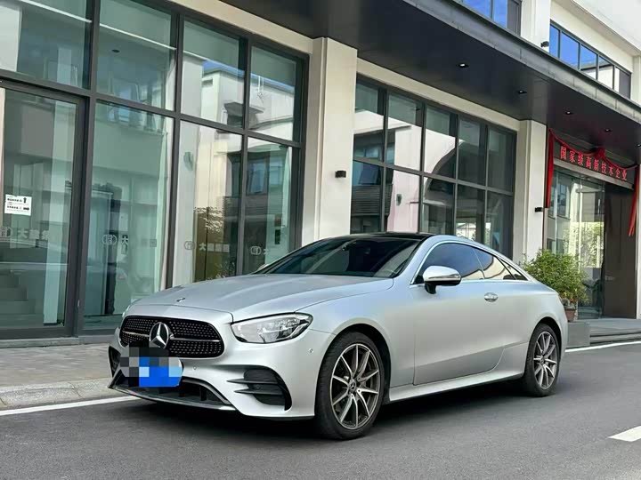 Фото 1 - Mercedes-Benz E-Class