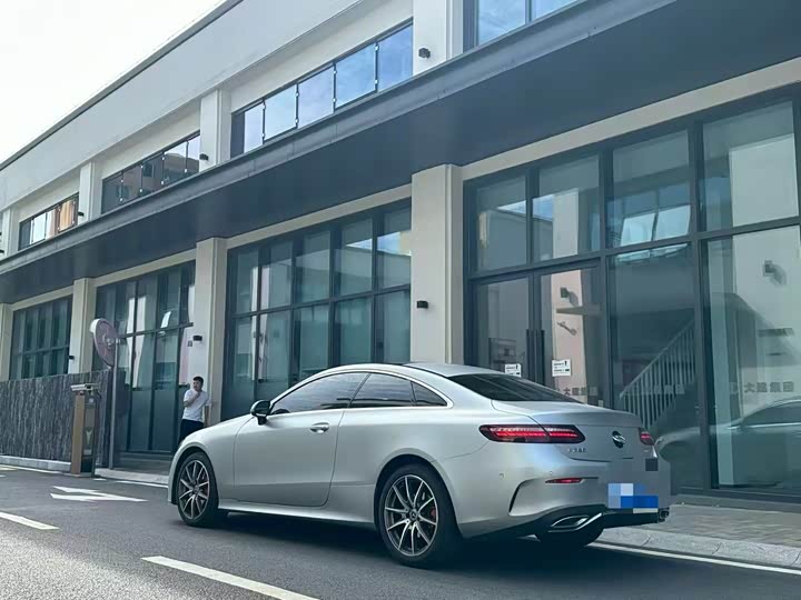 Фото 8 - Mercedes-Benz E-Class