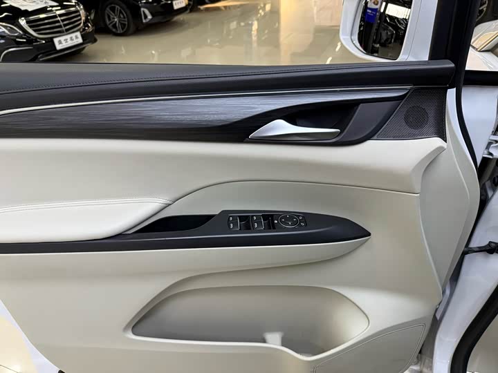 Фото 9 - Buick GL8 ES