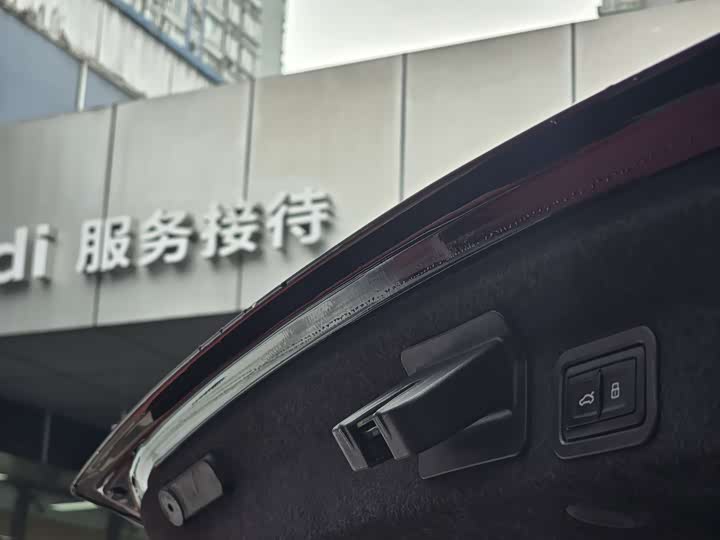 Фото 10 - Audi A6L