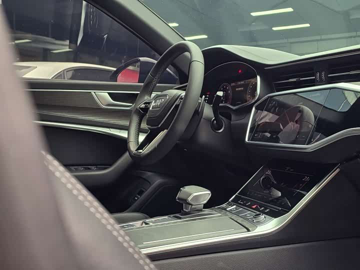 Фото 12 - Audi A6L