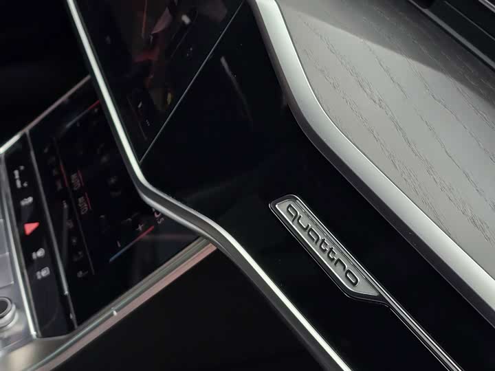 Фото 13 - Audi A6L