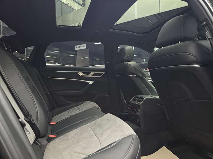 Фото 14 - Audi A6L