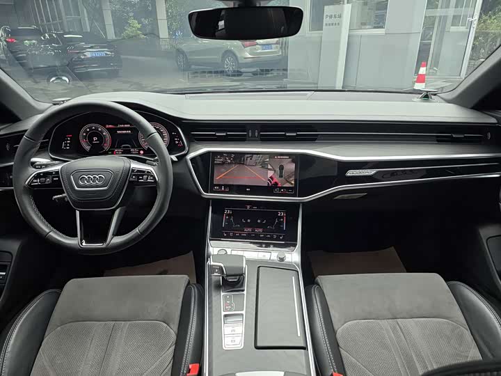 Фото 16 - Audi A6L