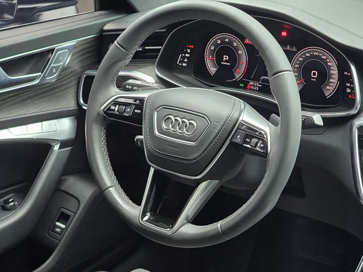 Фото 18 - Audi A6L