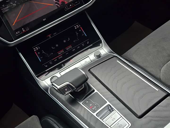 Фото 19 - Audi A6L