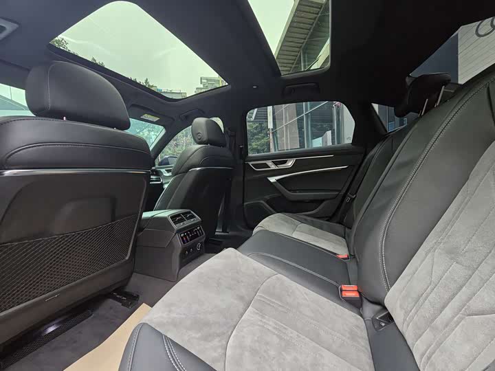 Фото 20 - Audi A6L