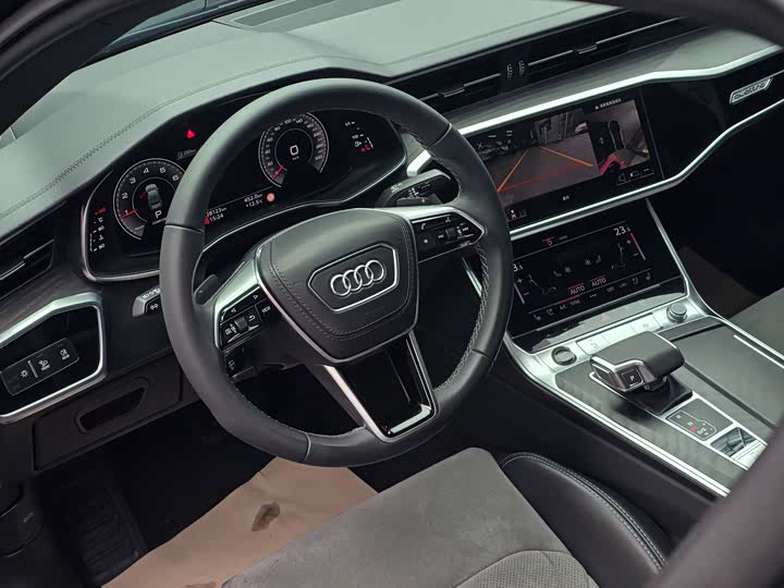Фото 21 - Audi A6L