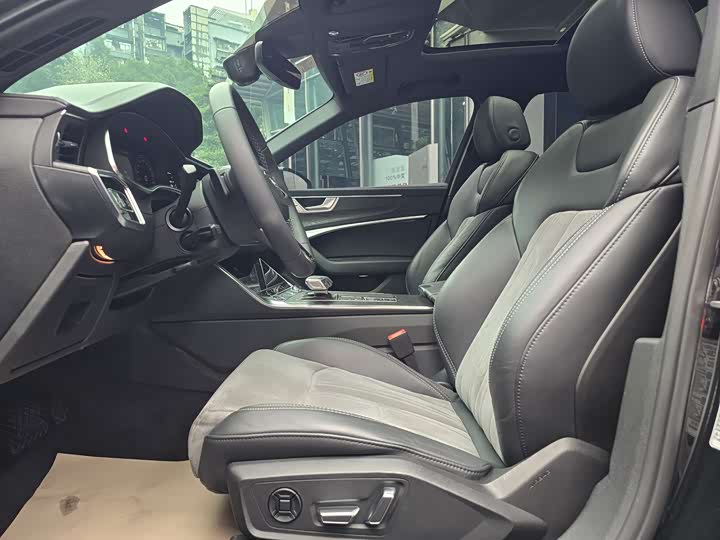 Фото 22 - Audi A6L