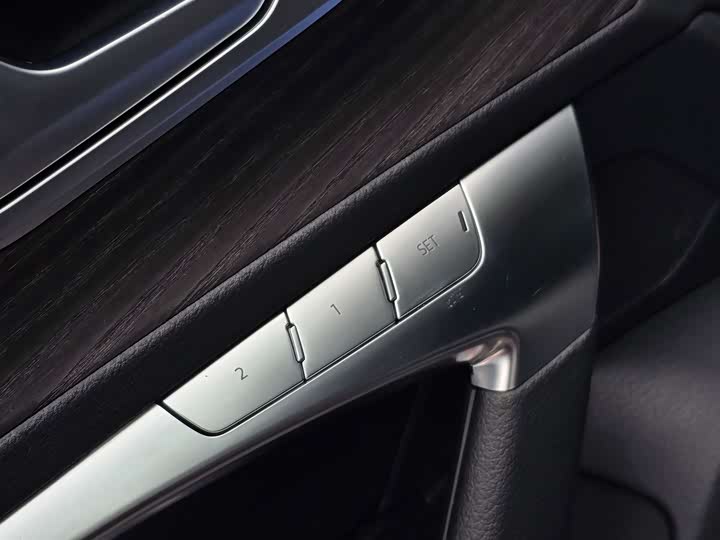 Фото 23 - Audi A6L