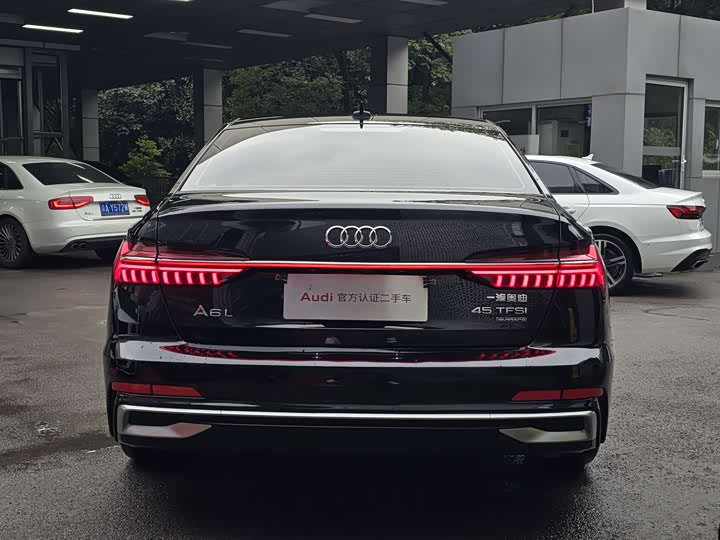 Фото 6 - Audi A6L