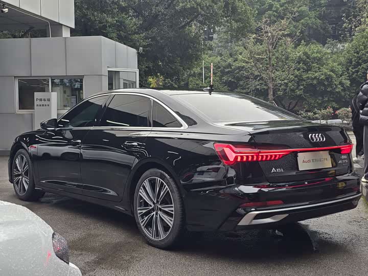 Фото 7 - Audi A6L