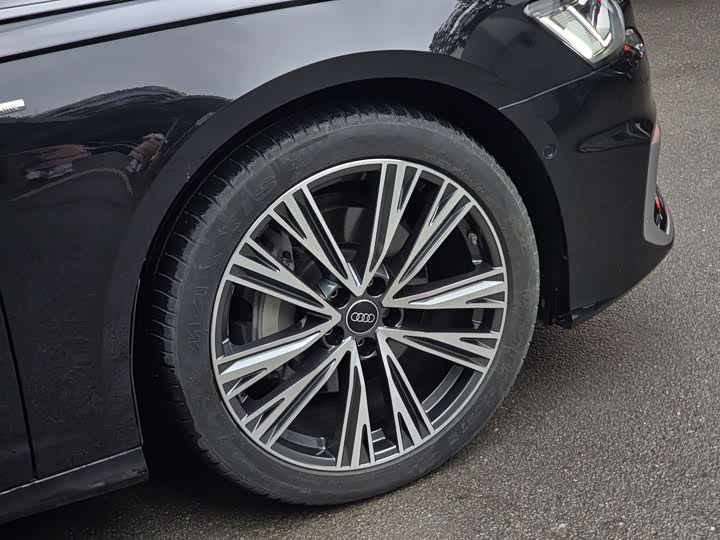 Фото 8 - Audi A6L