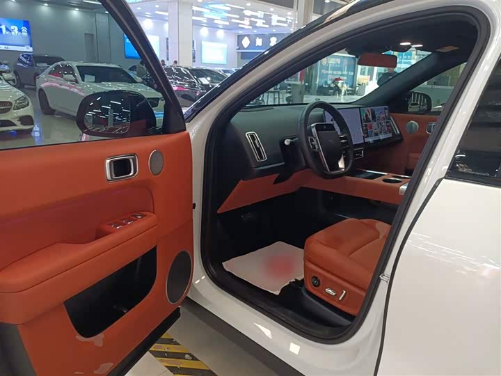 Фото 16 - LiXiang L6