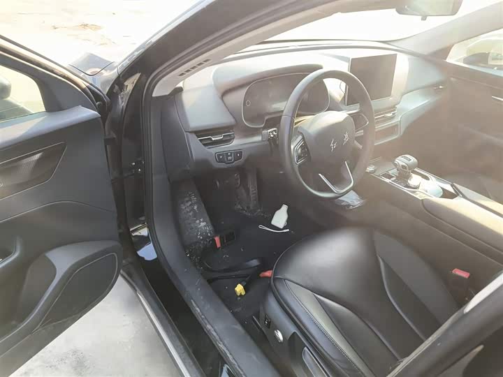 Фото 16 - Hongqi E-QM5