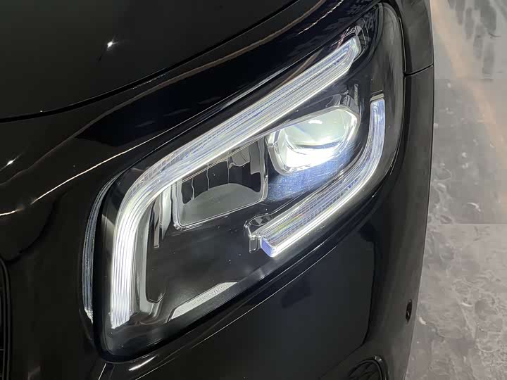 Фото 24 - Mercedes-Benz GLB-Class