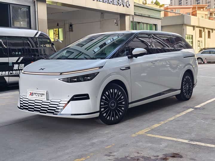 Фото 1 - XPeng X9