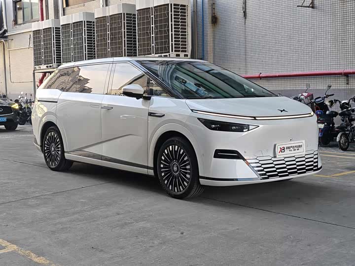 Фото 3 - XPeng X9