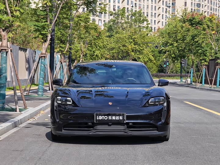 Фото 2 - Porsche Taycan