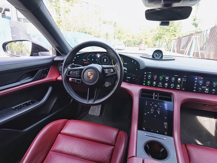 Фото 7 - Porsche Taycan