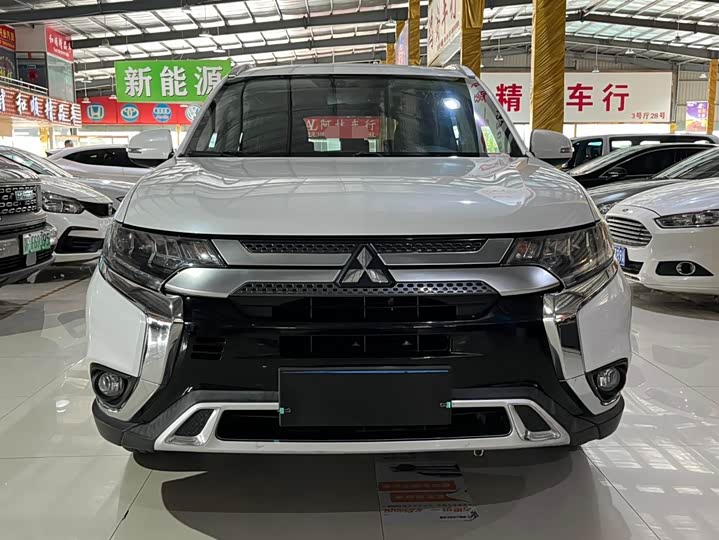 Фото 2 - Mitsubishi Outlander