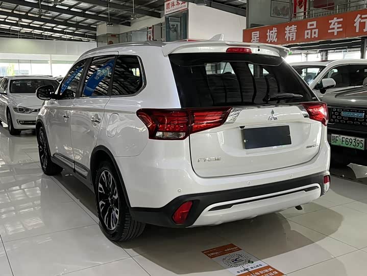 Фото 4 - Mitsubishi Outlander