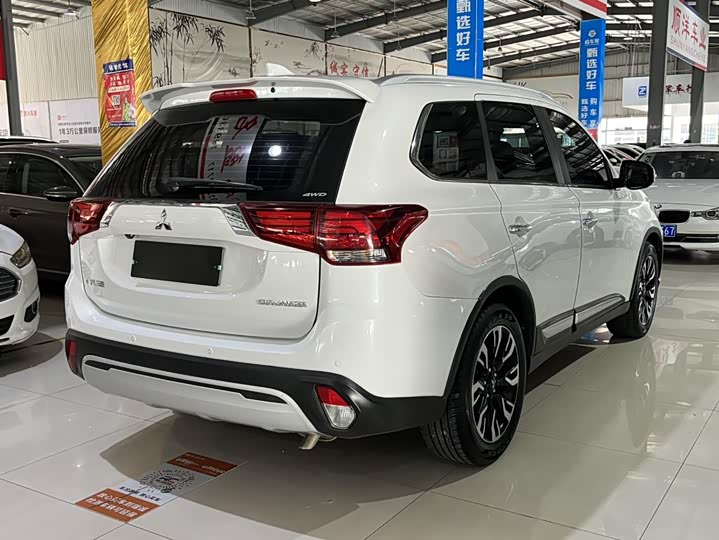 Фото 5 - Mitsubishi Outlander