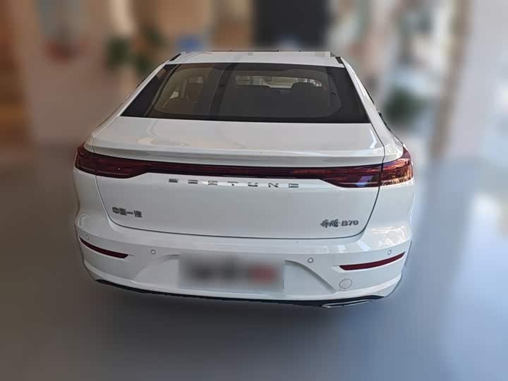 Фото 10 - Bestune B70