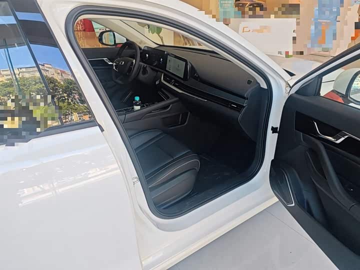 Фото 11 - Bestune B70