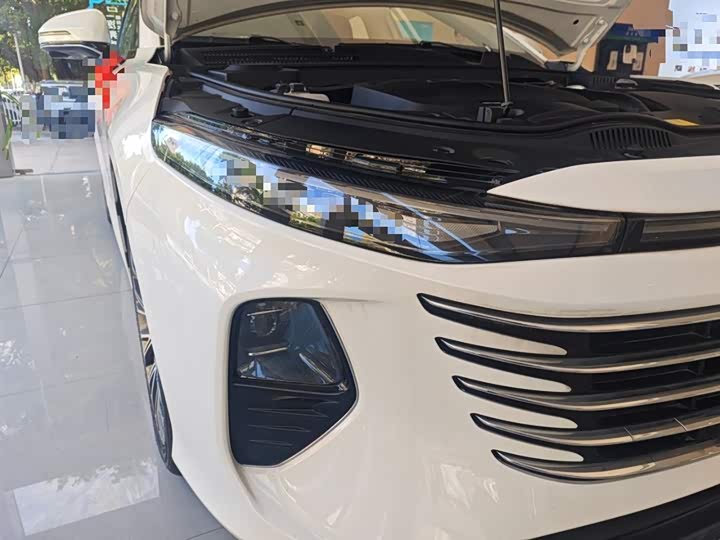 Фото 13 - Bestune B70