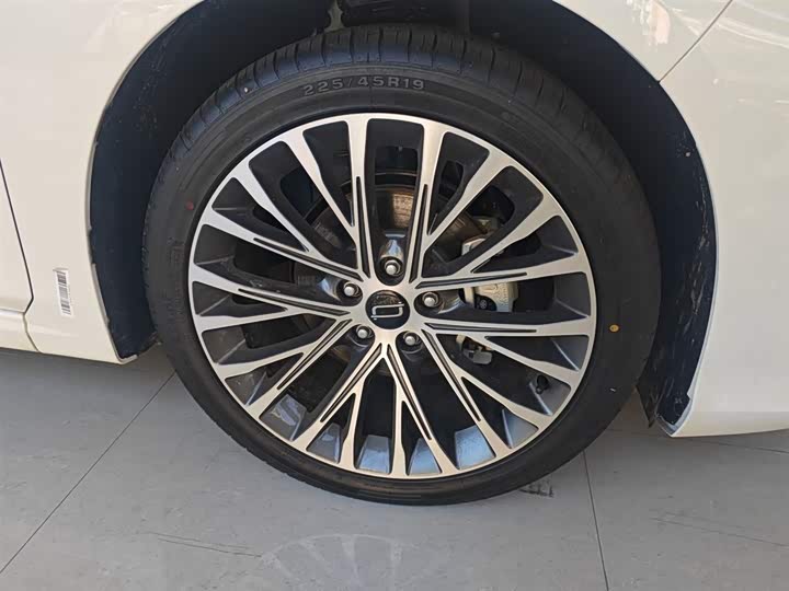 Фото 14 - Bestune B70