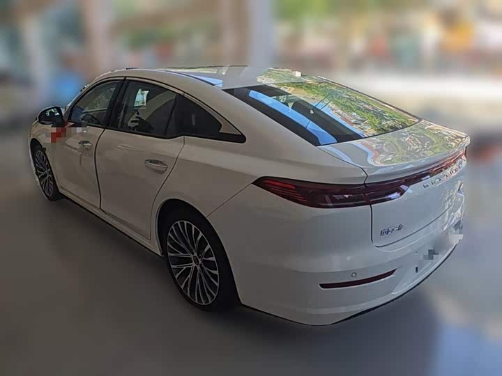 Фото 9 - Bestune B70