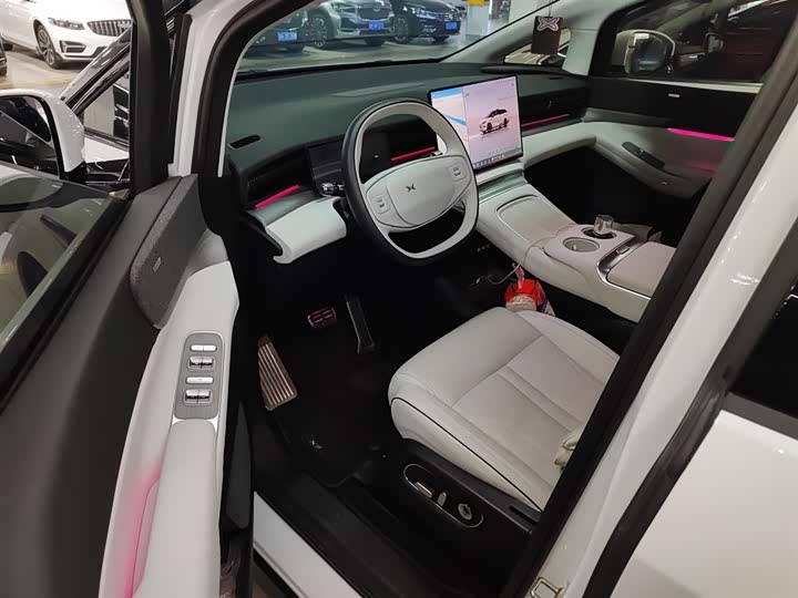 Фото 16 - XPeng X9