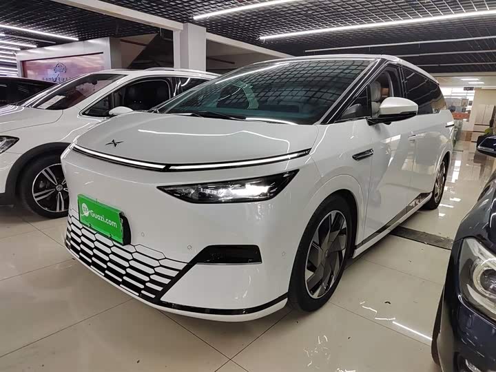 Фото 2 - XPeng X9