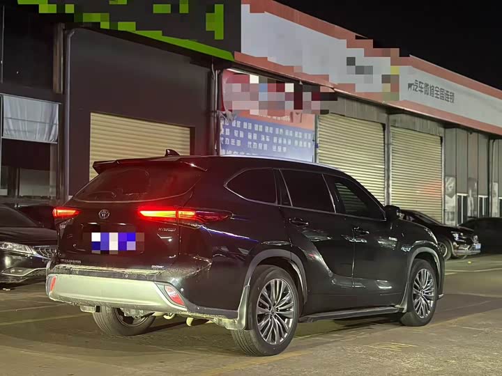 Фото 2 - Toyota Highlander