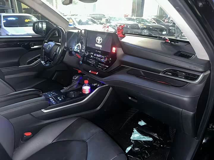 Фото 3 - Toyota Highlander