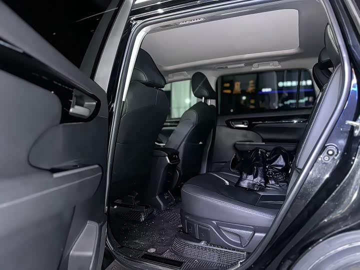 Фото 6 - Toyota Highlander