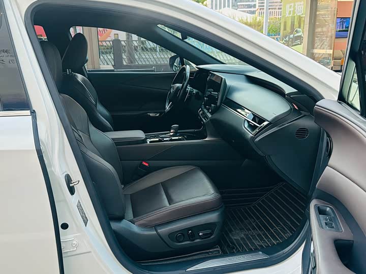 Фото 10 - Lexus RX