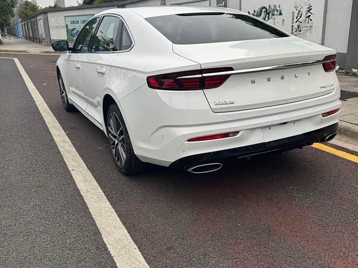 Фото 4 - Geely Preface