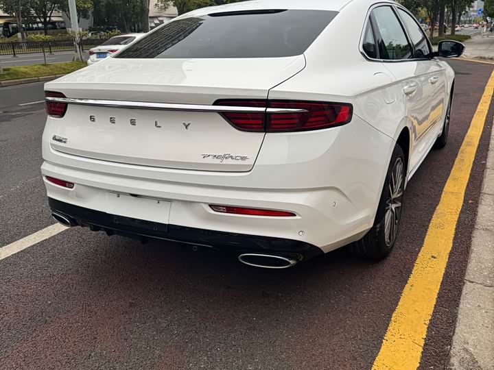 Фото 6 - Geely Preface